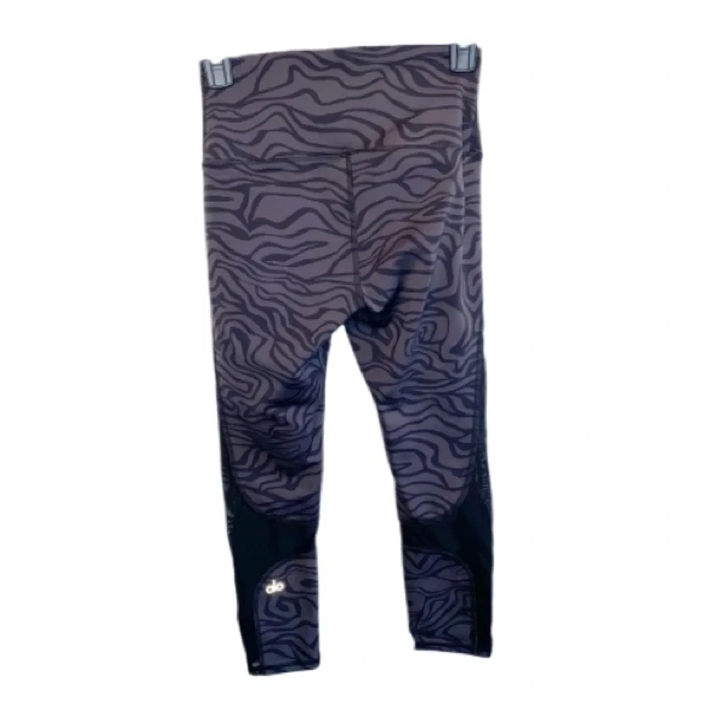 Alo Gray/Black Zebra Air Brushed Capri Leggings Small Yoga Animal Print